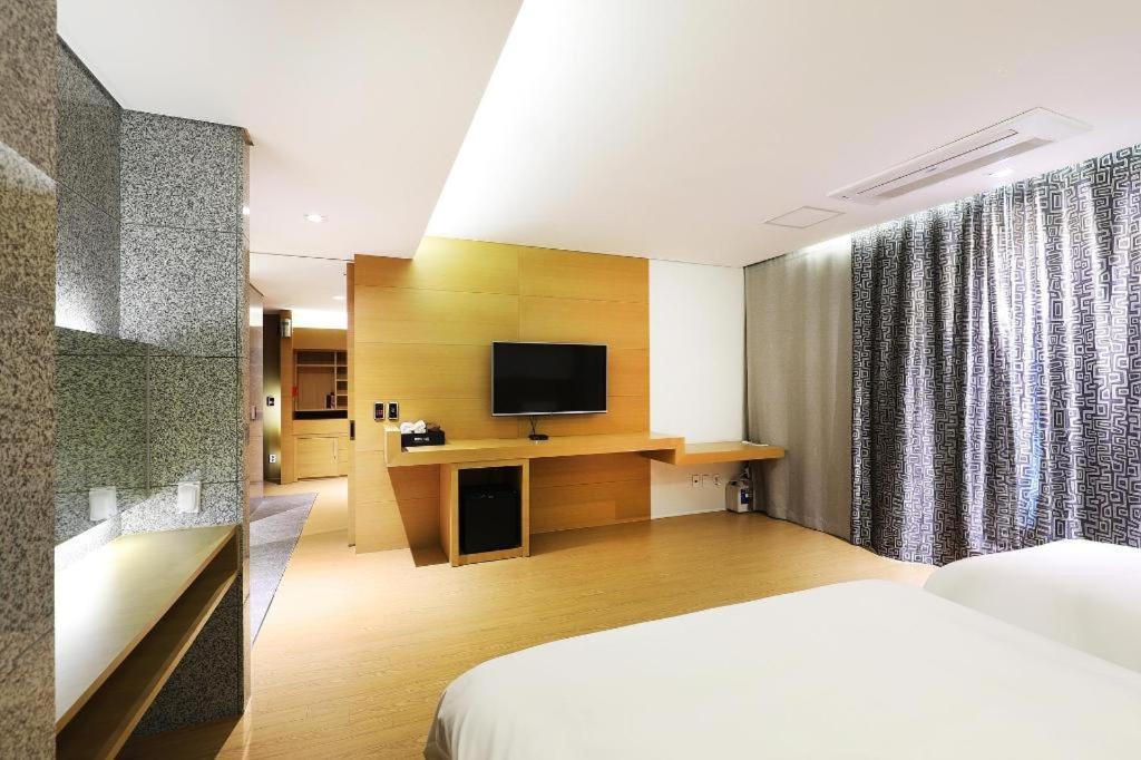 Business Design Hotel Luv Incshon Kültér fotó