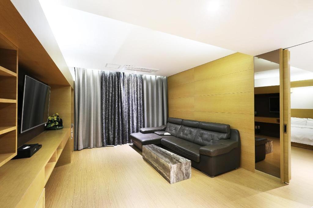 Business Design Hotel Luv Incshon Kültér fotó