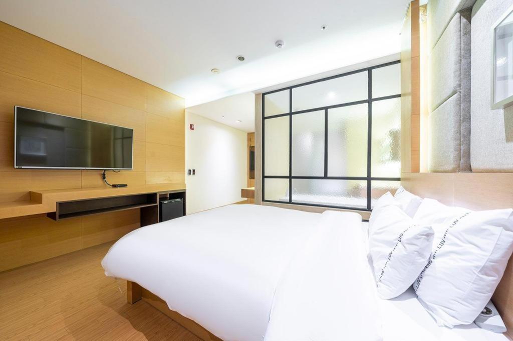 Business Design Hotel Luv Incshon Kültér fotó